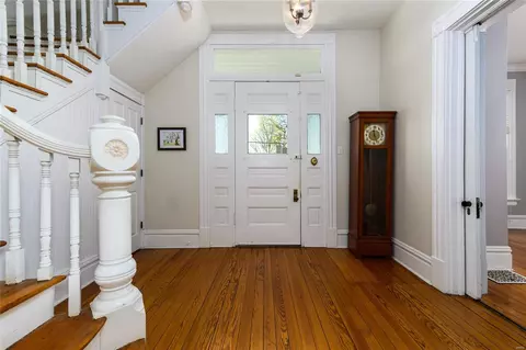 Entry Way - 6805 Waldemar Ave, Saint Louis, MO 63139 photo 3 of 6