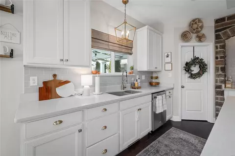 Kitchen - 231 Oakhurst Cir, O'fallon, MO 63368 photo 6 of 12