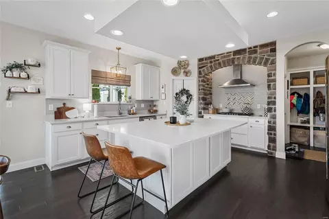 Kitchen - 231 Oakhurst Cir, O'fallon, MO 63368 photo 4 of 12