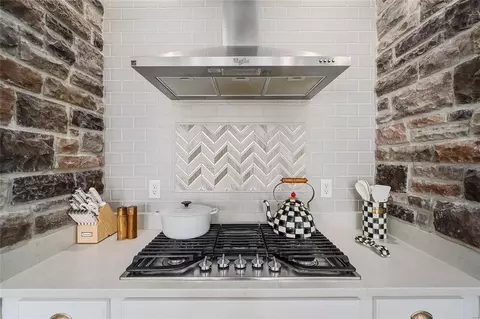 Kitchen - 231 Oakhurst Cir, O'fallon, MO 63368 photo 8 of 12