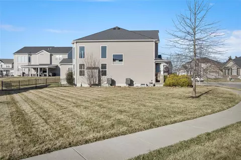 Exterior - 231 Oakhurst Cir, O'fallon, MO 63368 photo 7 of 9