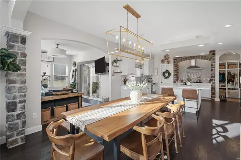Dining - 231 Oakhurst Cir, O'fallon, MO 63368 photo 3 of 6