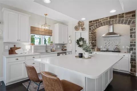 Kitchen - 231 Oakhurst Cir, O'fallon, MO 63368 photo 5 of 12