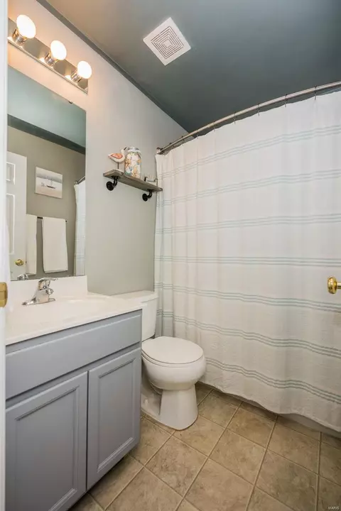Bath - 102 Marigold Mdws, O'fallon, MO 63368 photo 2 of 2