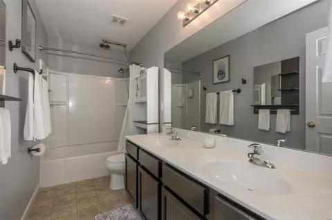 Bath - 102 Marigold Mdws, O'fallon, MO 63368 photo 1 of 2