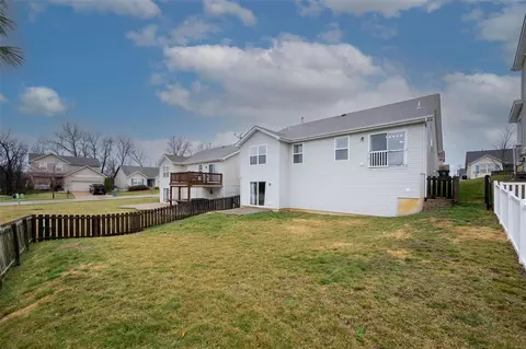 Exterior - 102 Marigold Mdws, O'fallon, MO 63368 photo 2 of 3