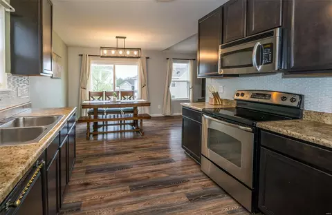 Kitchen - 102 Marigold Mdws, O'fallon, MO 63368 photo 2 of 3