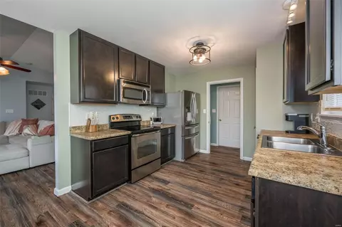 Kitchen - 102 Marigold Mdws, O'fallon, MO 63368 photo 1 of 3