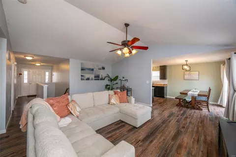 Living - 102 Marigold Mdws, O'fallon, MO 63368 photo 2 of 2