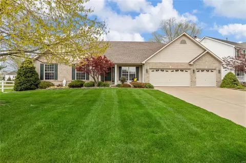 961 Green Briar Hills Dr, O'fallon, MO 63366