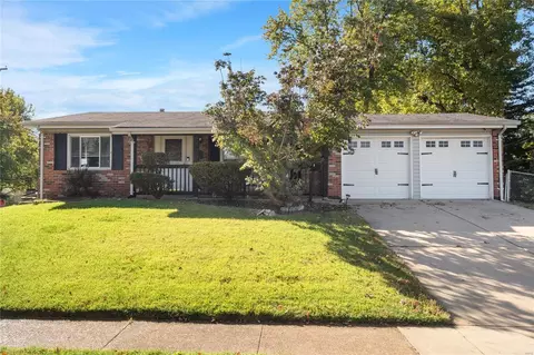 15 Cheyenne Dr, Florissant, MO 63033
