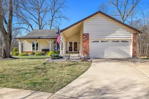 12298 Autumn Hill Dr, Maryland Heights, MO 63043