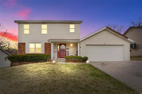 1308 Whispering Ridge Ln, Saint Peters, MO 63376