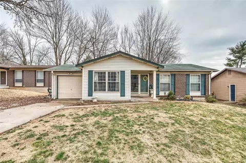 6230 Pennyrich Ct, Florissant, MO 63033