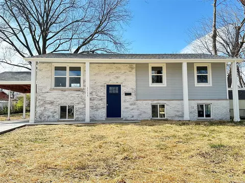 1117 Central Parkway Pkwy, O'fallon, MO 63366