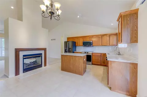 Kitchen - 1167 Sunset Green Dr, O'fallon, MO 63366 photo 3 of 4