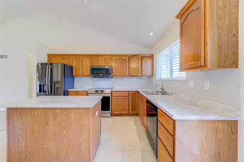 Kitchen - 1167 Sunset Green Dr, O'fallon, MO 63366 photo 4 of 4