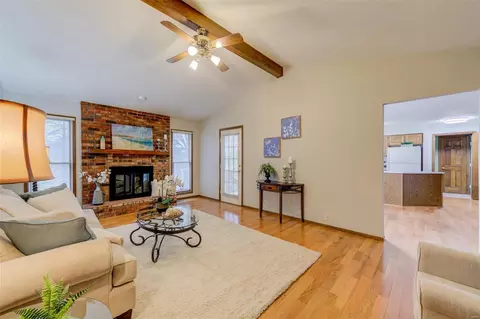 Living - 8 Stable Rdg, Saint Charles, MO 63301 photo 6 of 13