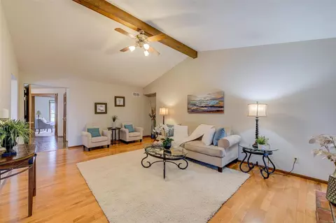 Living - 8 Stable Rdg, Saint Charles, MO 63301 photo 5 of 13