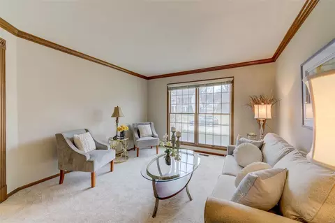 Living - 8 Stable Rdg, Saint Charles, MO 63301 photo 2 of 13