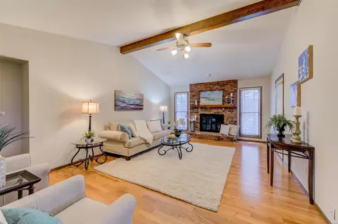 Living - 8 Stable Rdg, Saint Charles, MO 63301 photo 3 of 13
