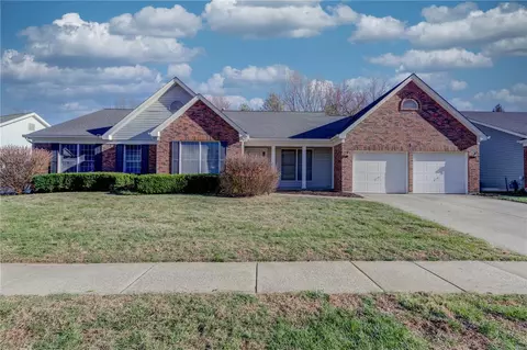 8 Stable Rdg, Saint Charles, MO 63301