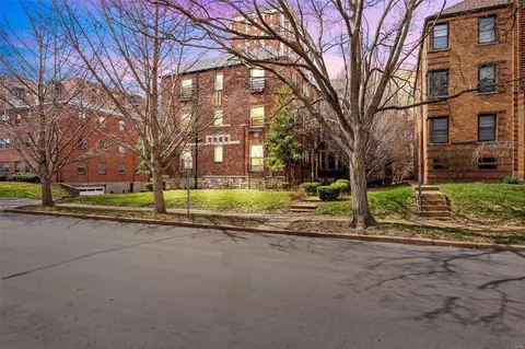 715 Westwood Dr #1E, Clayton, MO 63105