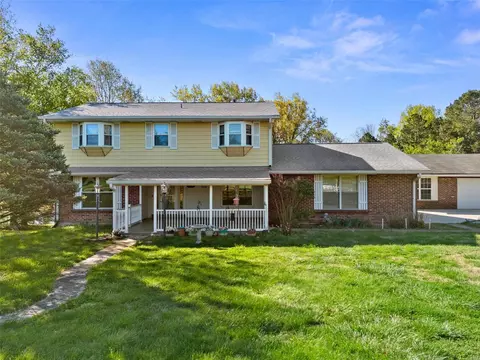 228 Oakridge West Dr, Saint Peters, MO 63376