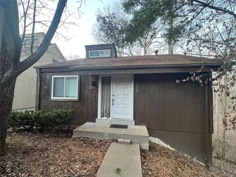 932 Barcroft Woods Ct, Manchester, MO 63021