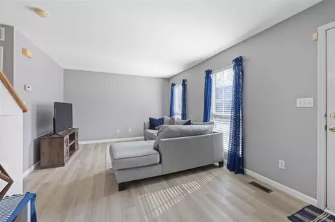 Living - 345 Heritage Commons Cir, O'fallon, MO 63368 photo 2 of 6
