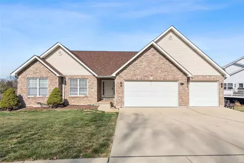 3575 Burgundy Way Dr, Saint Louis, MO 63129