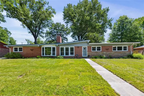 742 Wenneker Dr, Saint Louis, MO 63124