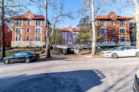 7525 Buckingham Dr #1N, Saint Louis, MO 63105