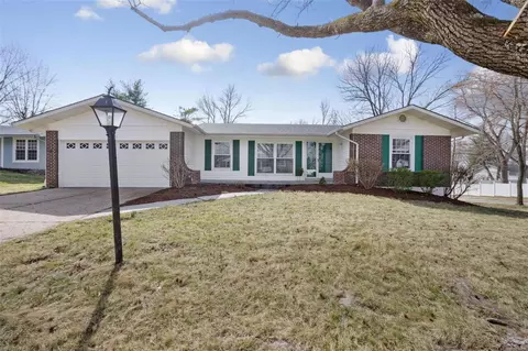 366 Novara Dr, Ballwin, MO 63021