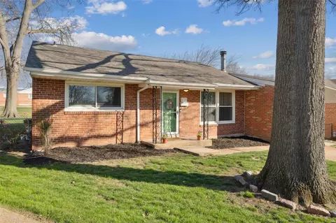 4121 Upton Ct, Saint Louis, MO 63116