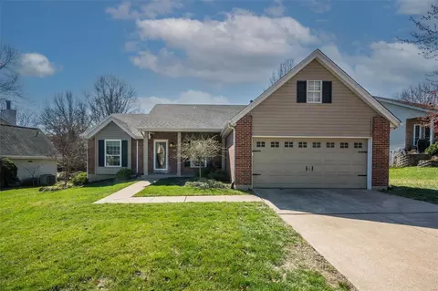 1028 Acorn Hollow Ct, Fenton, MO 63026