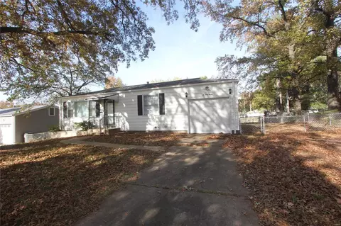 637 Karess Dr, Saint Louis, MO 63137