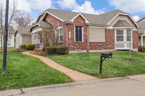 15811 Kersten Ridge Ct, Chesterfield, MO 63017