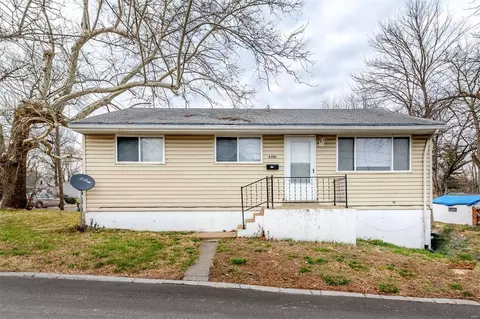 6300 Evergreen Blvd, Saint Louis, MO 63134