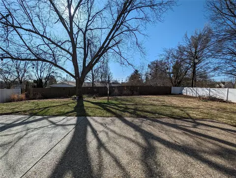 702 Muir View Dr, Ballwin, MO 63011 photo 4