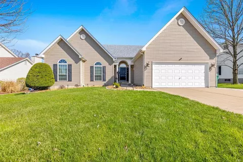 904 Squirrels Nest Ct, Saint Charles, MO 63303