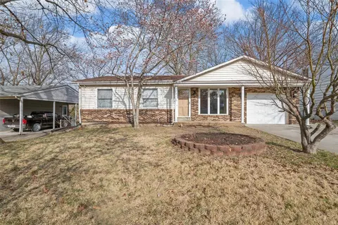 4825 Cherry Blossom Ln, Hazelwood, MO 63042