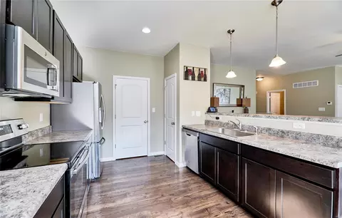 Kitchen - 17434 Wyman Ridge Dr, Eureka, MO 63025 photo 5 of 6