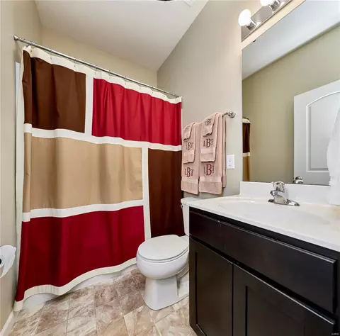 Bath - 17434 Wyman Ridge Dr, Eureka, MO 63025 photo 2 of 2