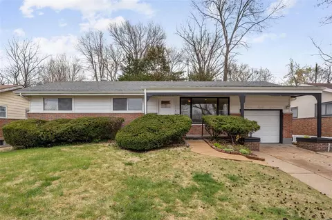 9816 Cambria Dr, Saint Louis, MO 63136