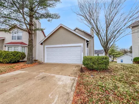 12066 Victorian Village Ct, Saint Louis, MO 63138