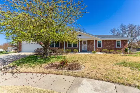4 Yale Ct, Saint Charles, MO 63301