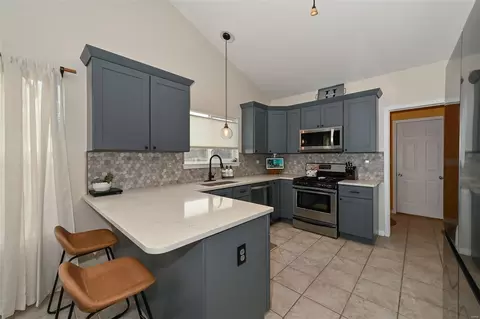 Kitchen - 1494 Cochise Dr, O'fallon, MO 63366 photo 2 of 6