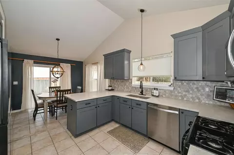 Kitchen - 1494 Cochise Dr, O'fallon, MO 63366 photo 4 of 6