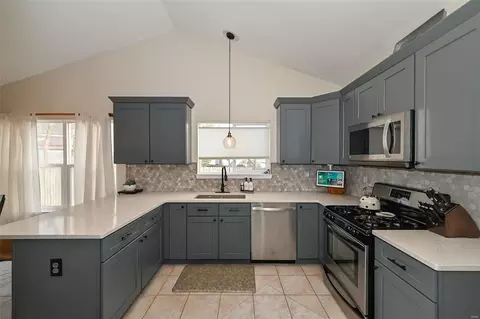 Kitchen - 1494 Cochise Dr, O'fallon, MO 63366 photo 3 of 6